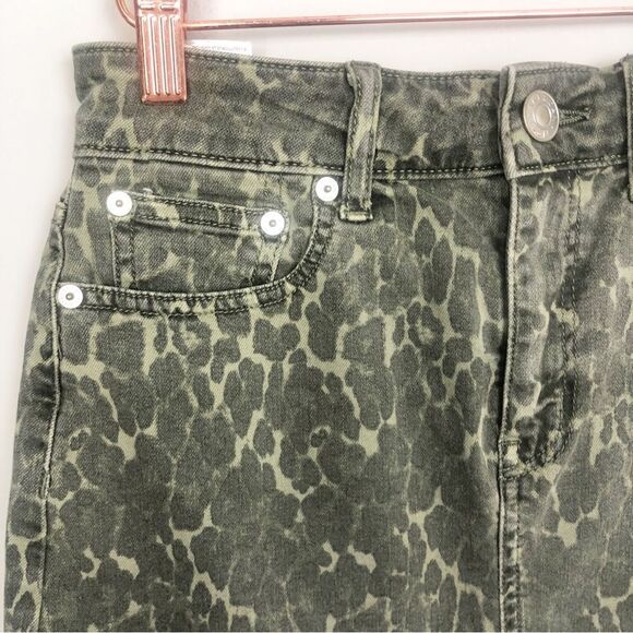 AMERICAN EAGLE | Green Leopard Next Level Stretch Denim Mini Skirt Women’s 0 - Picture 5 of 9
